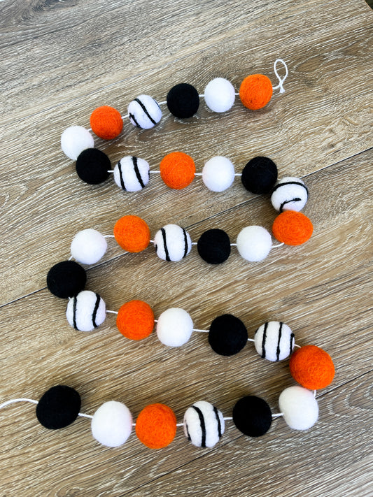 Trick or Treat Garland